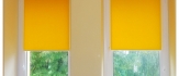 Rolety vegas na obniżonych zaczepach do okien z nawiewnikiem.